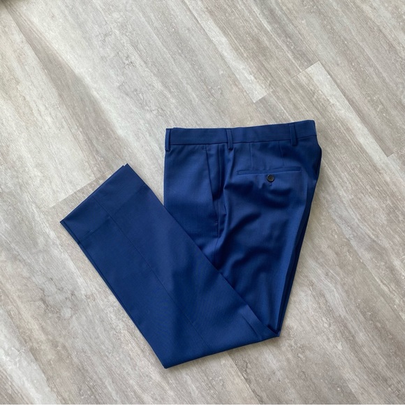 Hugo Boss Suit US 36S - Picture 8 of 12